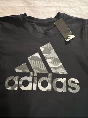 Adidas Camo Badge of Sport Graphic T-Shirt Black/Grey Camo Medium/Large Black